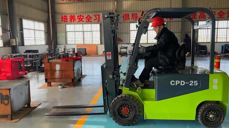 電動(dòng)叉車
