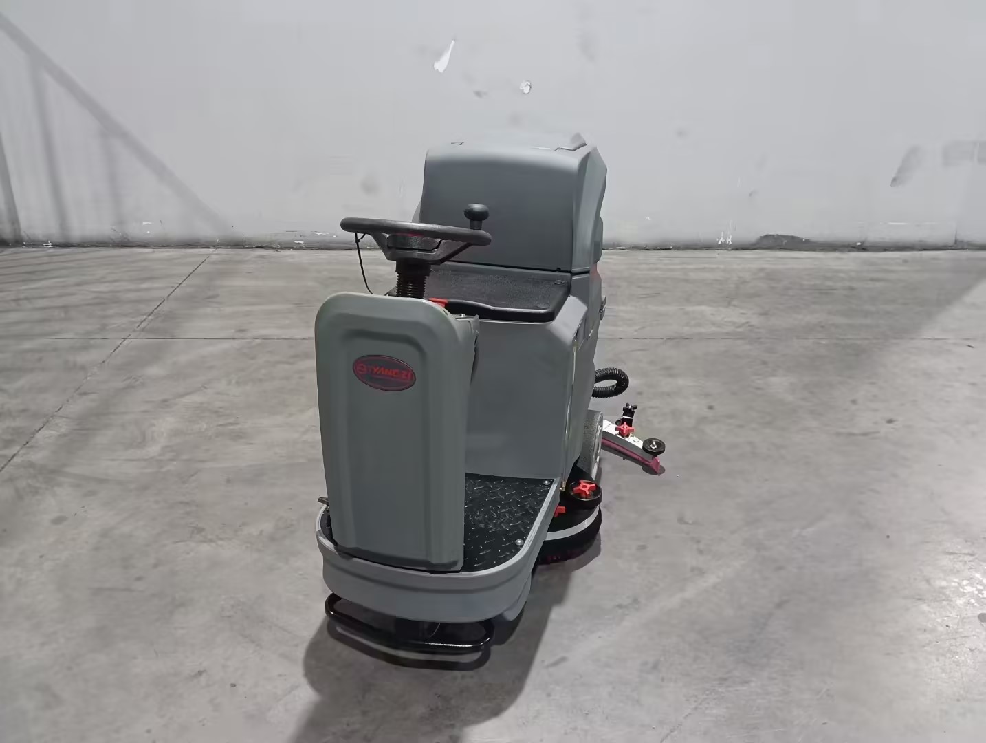 駕駛式洗地機(jī)不走是什么原因 駕駛式洗地機(jī)不走是什么原因